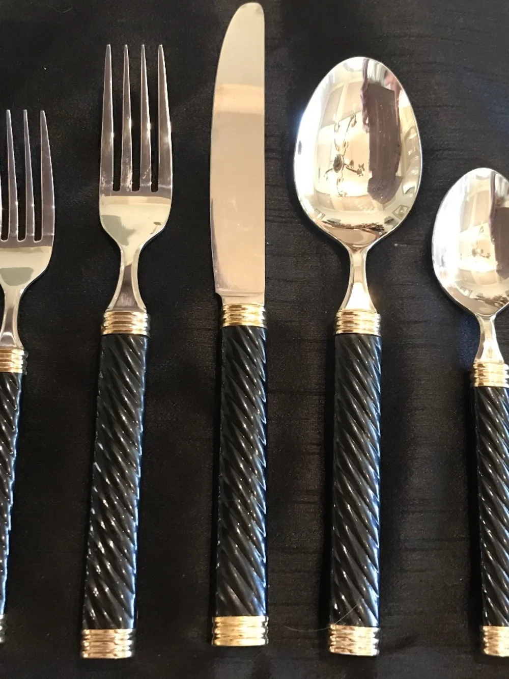 Mikasa Braided Onyx by Larry Lasso flatware (28 pc set)